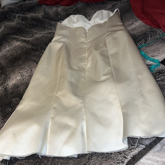 Elegant White Strapless Vintage Dress - Picture 11 of 13